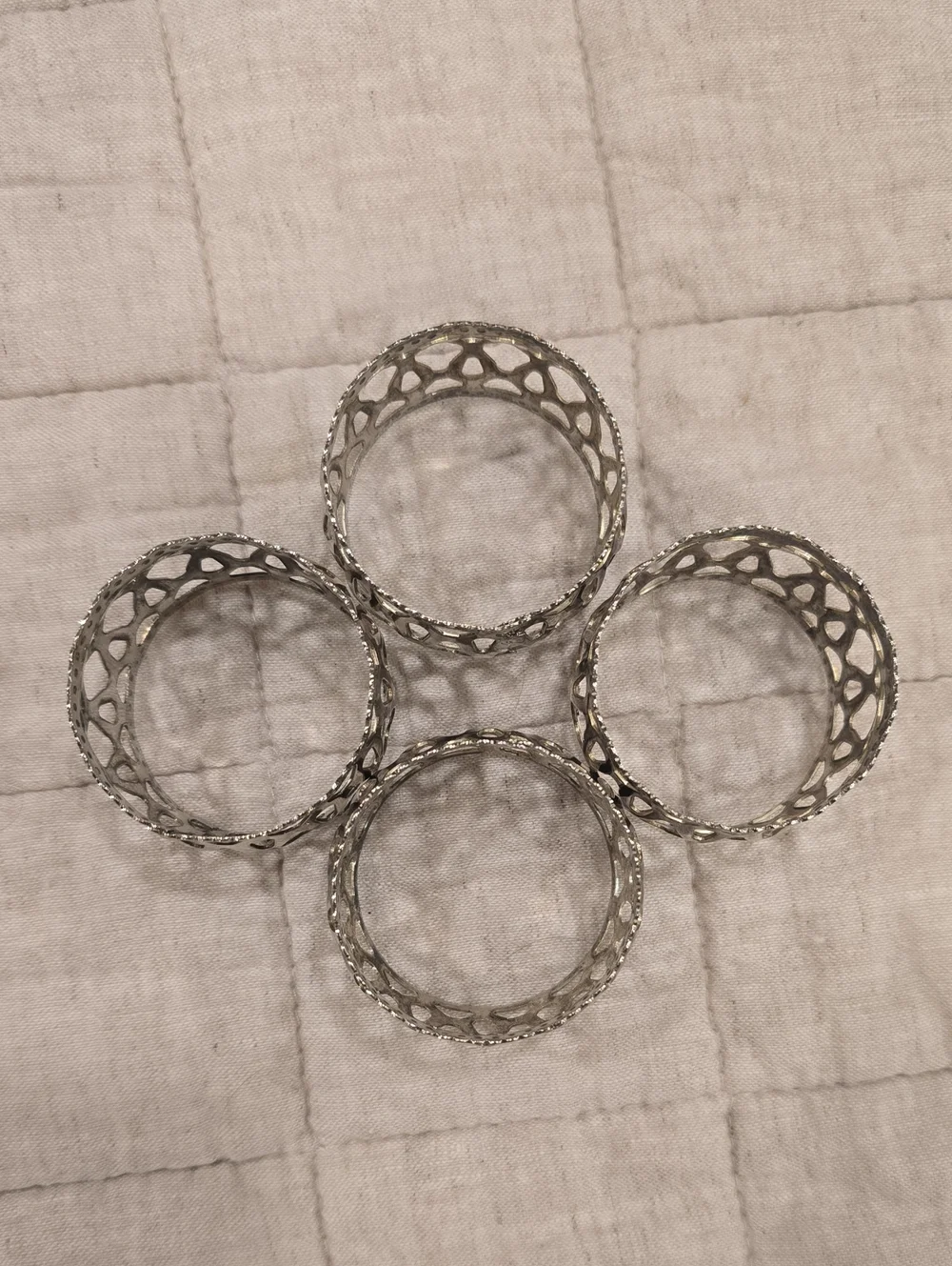 Vintage Set of 4 Silver Plate Filigree Napkin Ring Holders